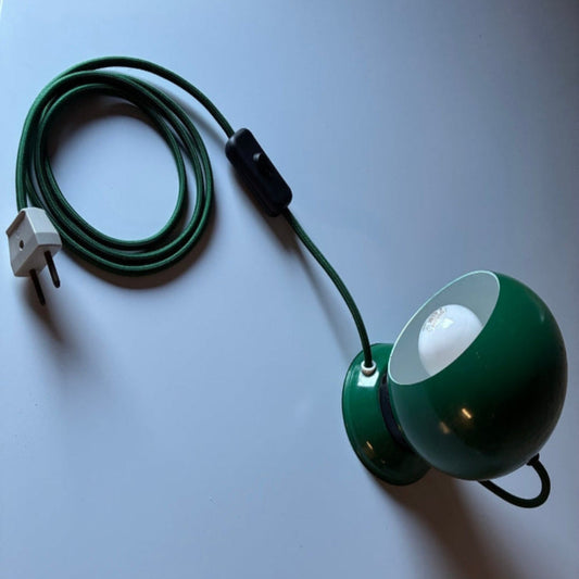 Smuk 70'er kuglelampe, med tidssvarende patina.