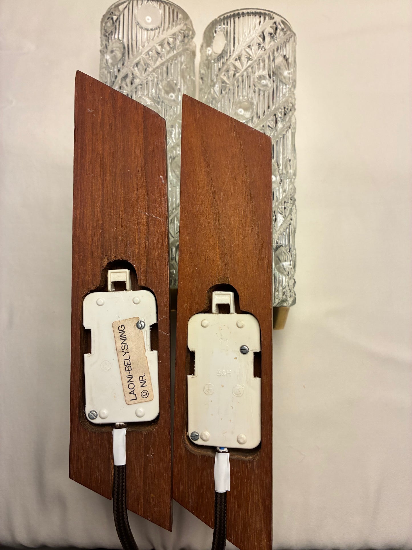 Teak / messing væglamper